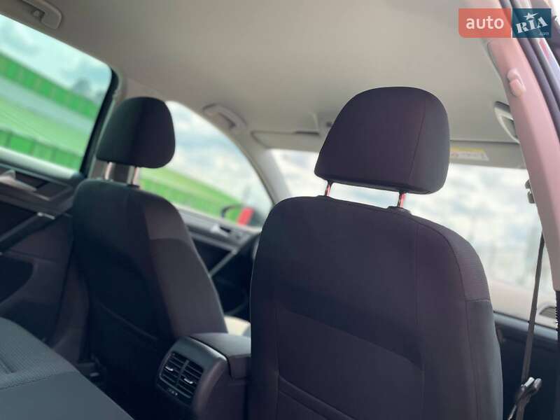 Хэтчбек Volkswagen e-Golf 2019 в Киеве