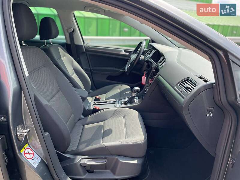 Хэтчбек Volkswagen e-Golf 2019 в Киеве