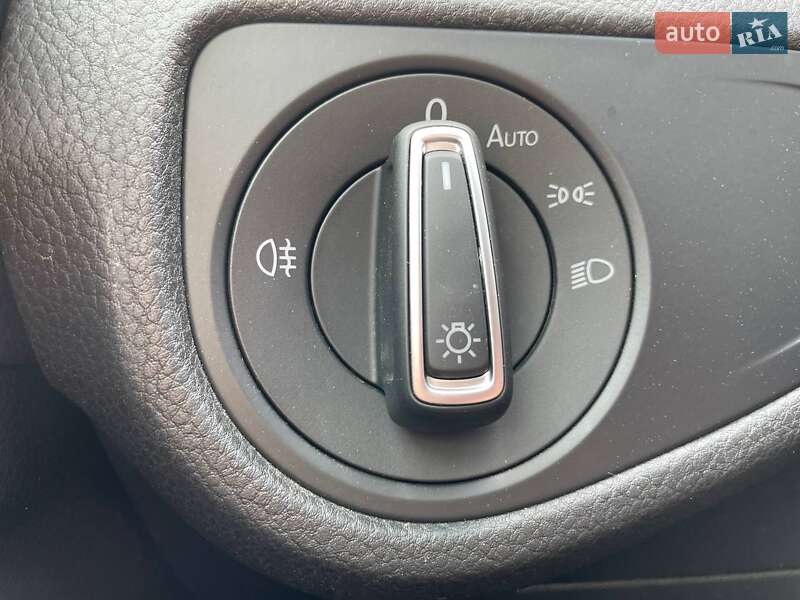 Хэтчбек Volkswagen e-Golf 2019 в Киеве