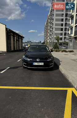 Хэтчбек Volkswagen e-Golf 2018 в Киеве
