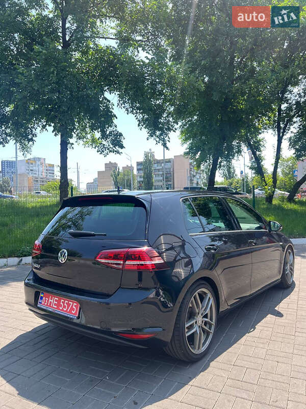 Хэтчбек Volkswagen e-Golf 2015 в Киеве