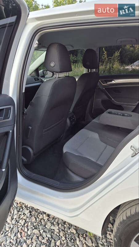 Хэтчбек Volkswagen e-Golf 2016 в Умани