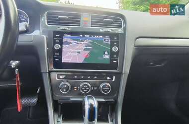 Хэтчбек Volkswagen e-Golf 2019 в 
