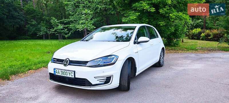 Хэтчбек Volkswagen e-Golf 2019 в 