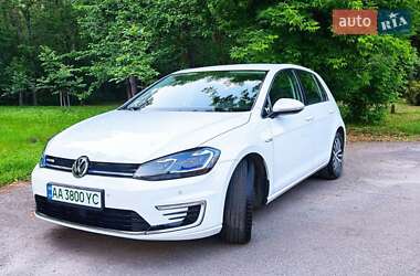 Хэтчбек Volkswagen e-Golf 2019 в 