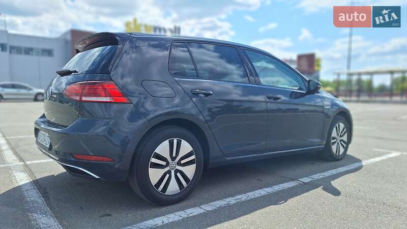 Хэтчбек Volkswagen e-Golf 2017 в Киеве