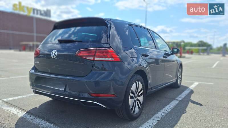 Хэтчбек Volkswagen e-Golf 2017 в Киеве