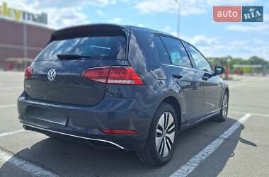 Хэтчбек Volkswagen e-Golf 2017 в 