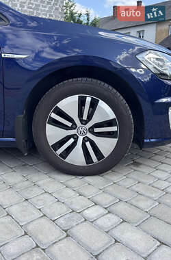 Хэтчбек Volkswagen e-Golf 2017 в 