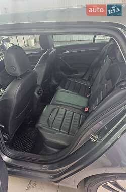 Хэтчбек Volkswagen e-Golf 2017 в 