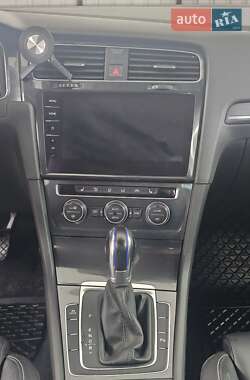 Хэтчбек Volkswagen e-Golf 2017 в 