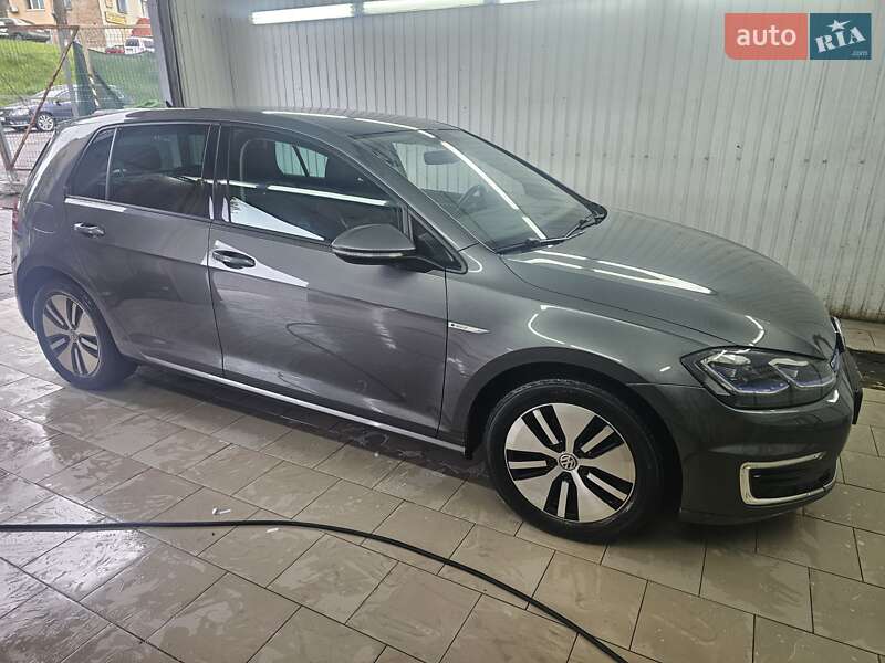 Хэтчбек Volkswagen e-Golf 2017 в 