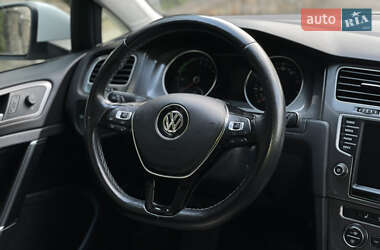 Хэтчбек Volkswagen e-Golf 2015 в 