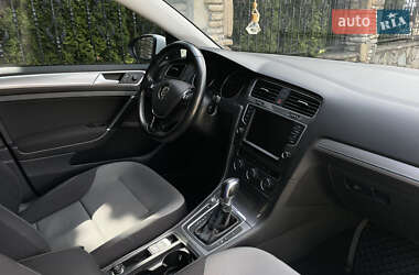 Хэтчбек Volkswagen e-Golf 2015 в 