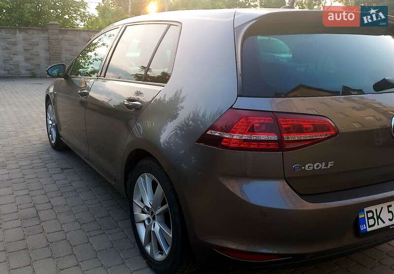 Хетчбек Volkswagen e-Golf 2014 в Рівному