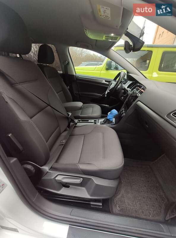 Хетчбек Volkswagen e-Golf 2019 в Львові