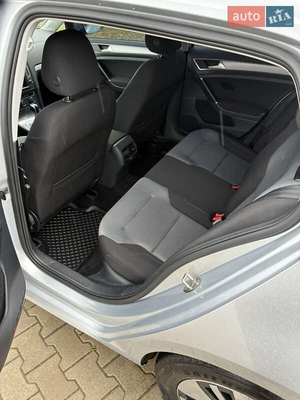 Хэтчбек Volkswagen e-Golf 2015 в Черновцах