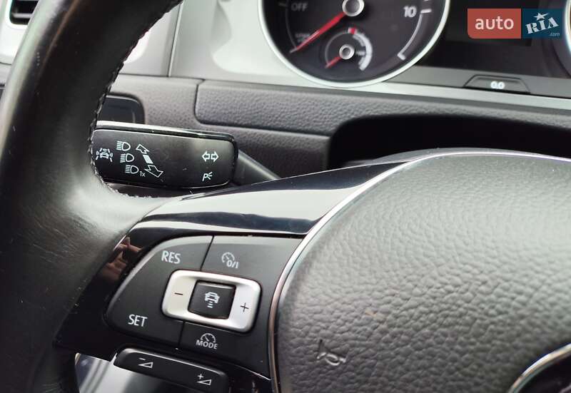 Хэтчбек Volkswagen e-Golf 2016 в Львове