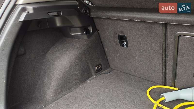 Хэтчбек Volkswagen e-Golf 2016 в Львове