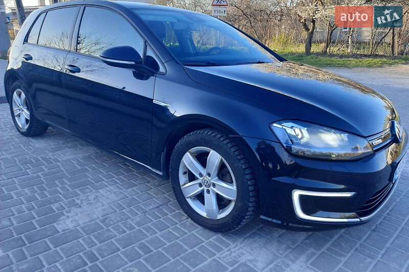 Хетчбек Volkswagen e-Golf 2016 в Львові фото 76 Хетчбек Volkswagen e-Golf 2016 в Львові