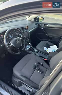 Хэтчбек Volkswagen e-Golf 2018 в 