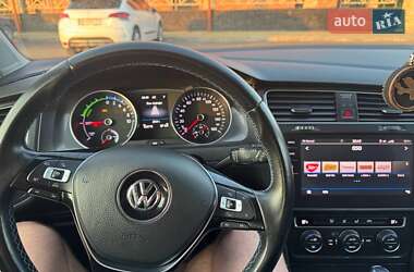 Хэтчбек Volkswagen e-Golf 2018 в 