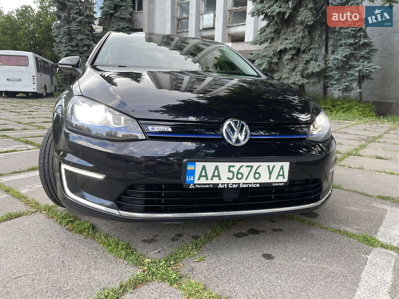 Хетчбек Volkswagen e-Golf 2015 в Києві