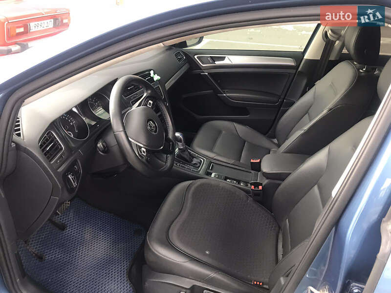 Хетчбек Volkswagen e-Golf 2016 в Дніпрі