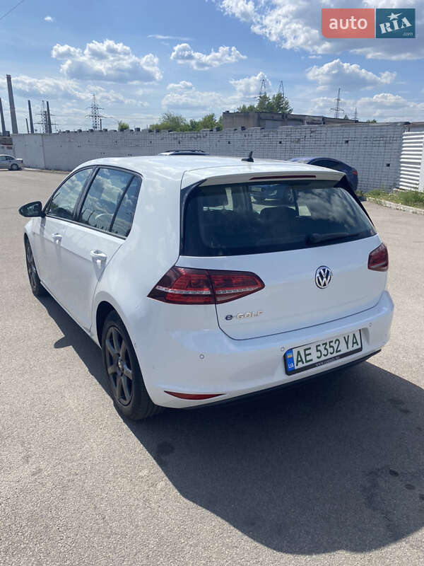 Хетчбек Volkswagen e-Golf 2014 в Дніпрі