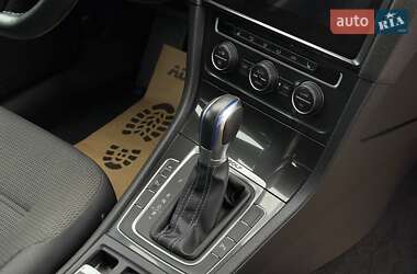 Хетчбек Volkswagen e-Golf 2019 в 