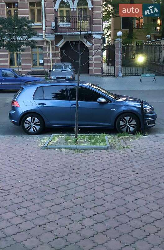 Хетчбек Volkswagen e-Golf 2014 в 