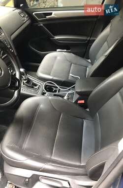 Хетчбек Volkswagen e-Golf 2014 в 