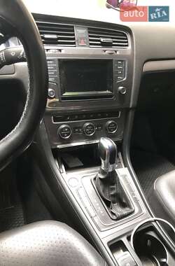 Хетчбек Volkswagen e-Golf 2014 в 