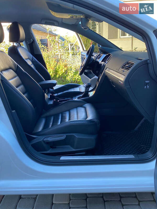 Хетчбек Volkswagen e-Golf 2015 в Кам'янець-Подільському