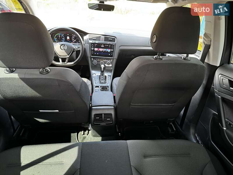 Хэтчбек Volkswagen e-Golf 2020 в Киеве