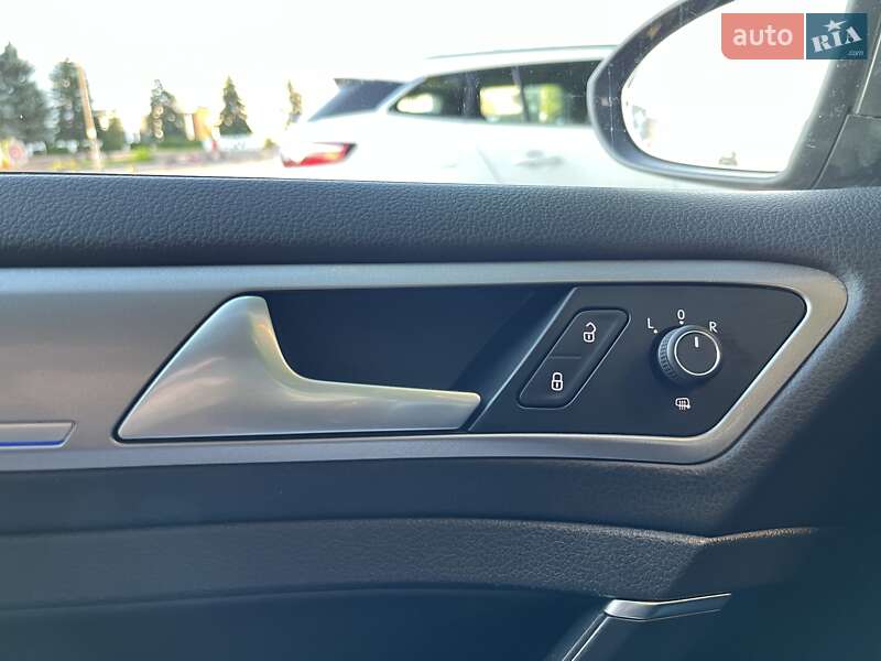 Хетчбек Volkswagen e-Golf 2015 в Коростені