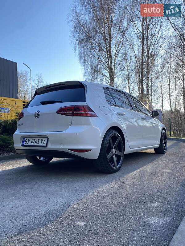 Хетчбек Volkswagen e-Golf 2015 в Кам'янець-Подільському