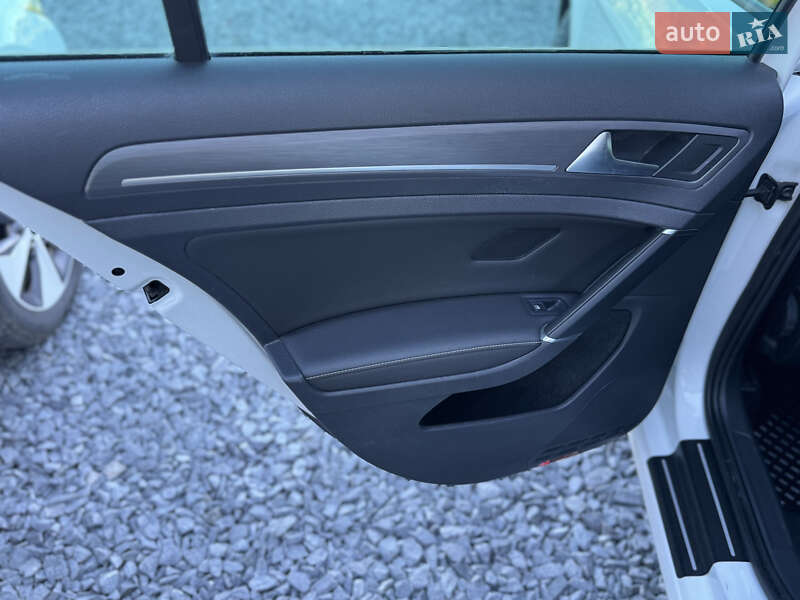 Хетчбек Volkswagen e-Golf 2017 в Рівному