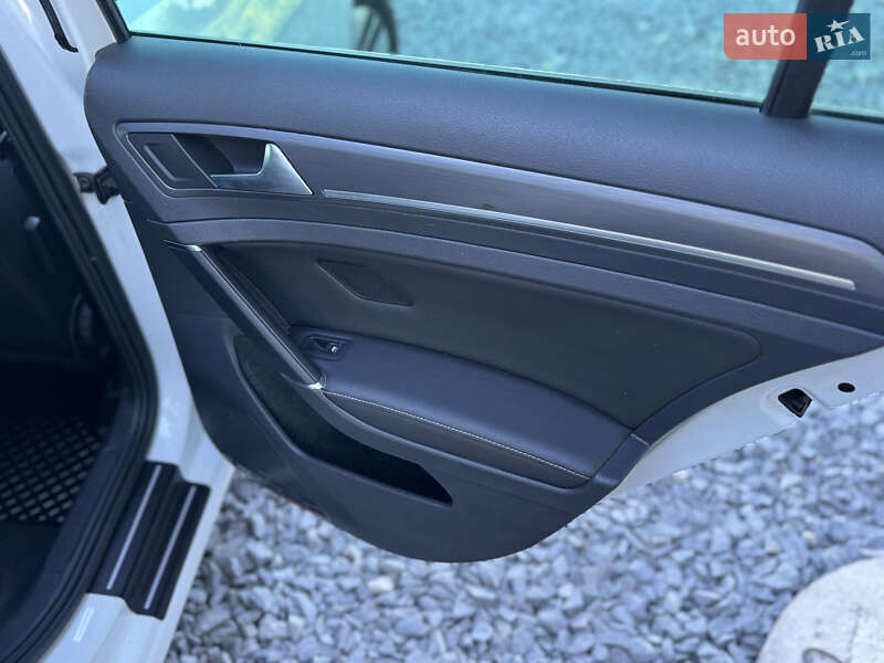 Хетчбек Volkswagen e-Golf 2017 в Рівному