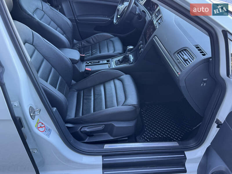 Хетчбек Volkswagen e-Golf 2017 в Рівному