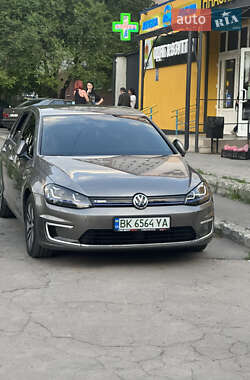 Хетчбек Volkswagen e-Golf 2016 в Рівному
