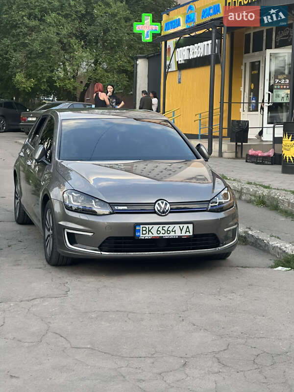 Volkswagen e-Golf 2016