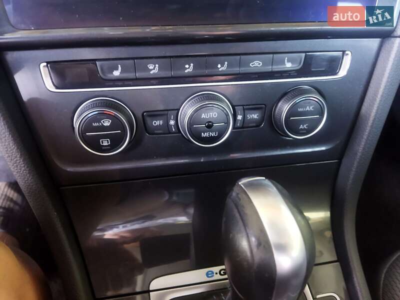 Хетчбек Volkswagen e-Golf 2020 в Комарному