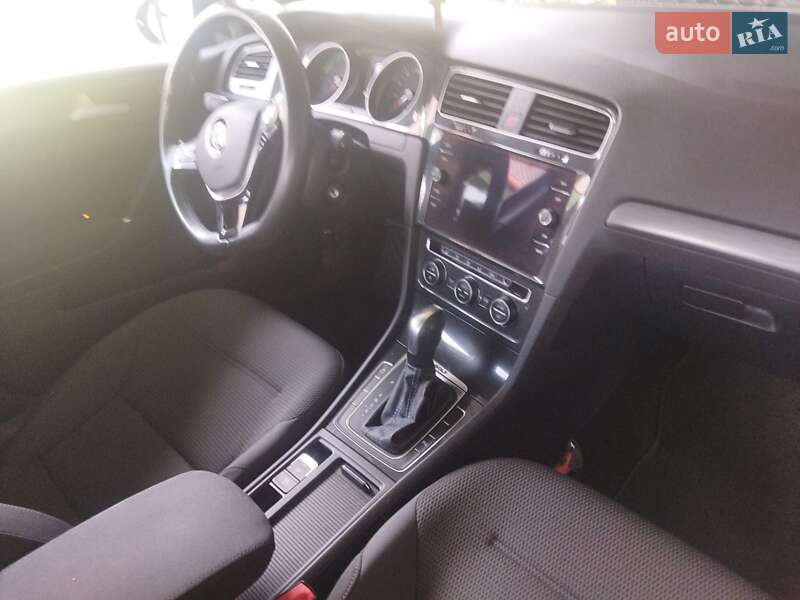 Хетчбек Volkswagen e-Golf 2020 в Комарному