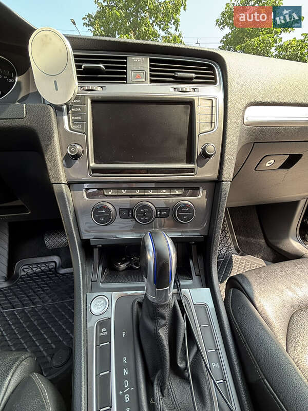 Хэтчбек Volkswagen e-Golf 2015 в Черкассах