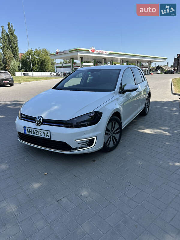 Хетчбек Volkswagen e-Golf 2017 в Житомирі