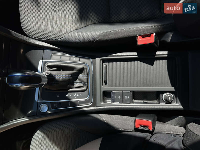 Хетчбек Volkswagen e-Golf 2018 в Виноградові