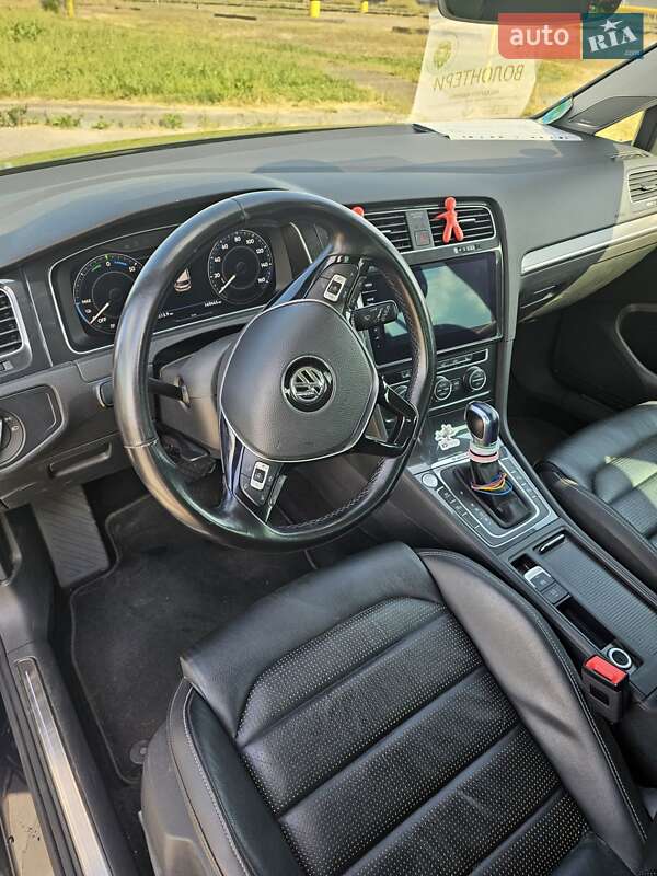Хэтчбек Volkswagen e-Golf 2018 в Львове