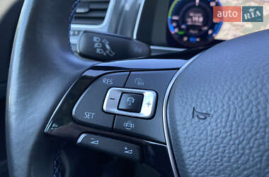 Хэтчбек Volkswagen e-Golf 2018 в 