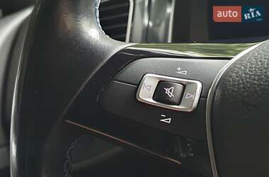 Хетчбек Volkswagen e-Golf 2020 в 